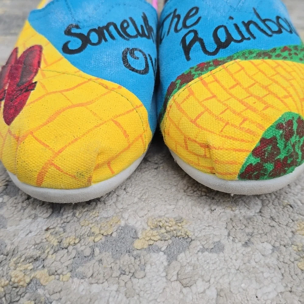 TOMS Wizard of Oz Slip-Ons  Alpargata Custom Painted Size 7.5 - Picture 3 of 14